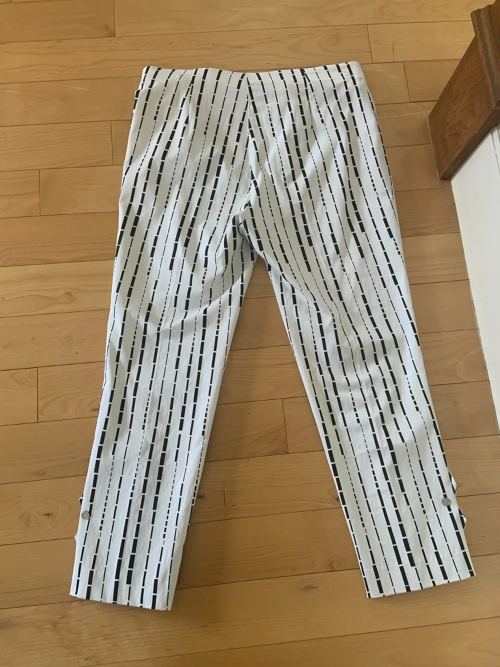 Insight Black-and-White Vertical Dash Stripe Cropped Pants